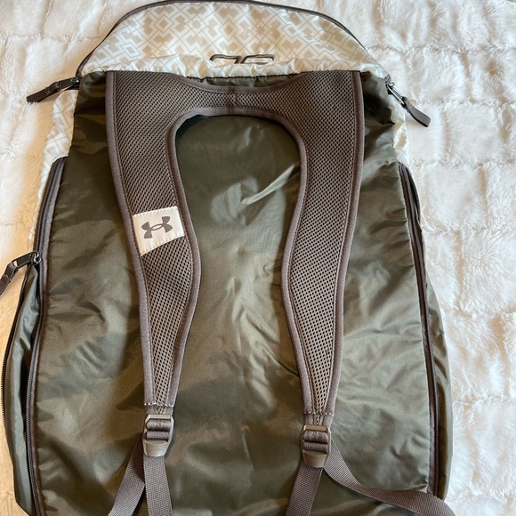 Under Armor Backpack - Picture 4 of 5